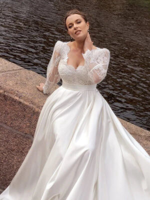 robe de mariee en satin femme ronde 3 turbo 7863a79b 1a7f 4f96 864c 62487551df7e 136949 5000x