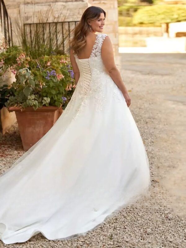 Customized Ivory Wedding Dresses Plus Size V Neck Sleeveless Bride Gowns Woman Appliques Sweep Train A-Line Vestidos De Novia - obrazek 2