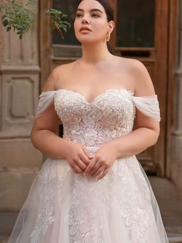 Classic Off Shoulder A-Line Wedding Dresses Plus Size Sweetheart Neck Bride Gowns Appliques Floor Length Tulle Robe De Mariee - obrazek 3