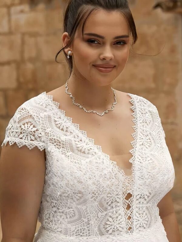 Customized Lace Wedding Dresses Plus Size V Neck Short Sleeves Backless Bride Gowns Sweep Train A-Line Chiffon Vestido De Noiva - obrazek 3