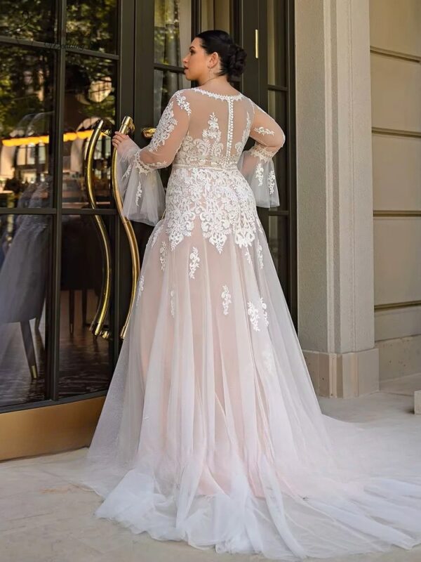 Sexy Wedding Dresses Plus Size V Neck Long Sleeves Illusion Bride Gowns Appliques Floor Length Tulle A-Line Vestido De Noiva - obrazek 2