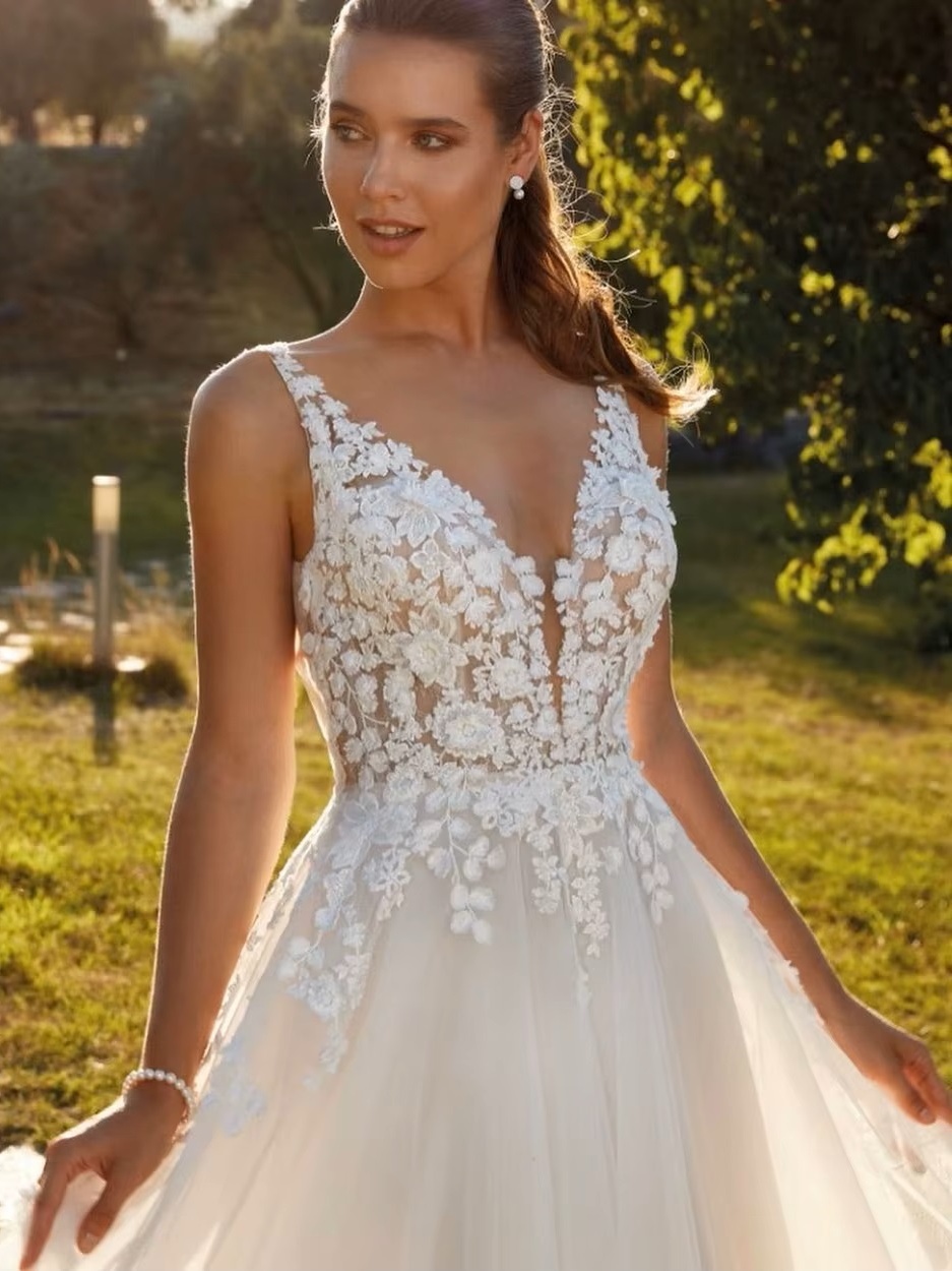 SoDigne Formal Princess Women Wedding Dresses Lace Flower A Line Bride Gowns Button Backless Bridal Dress For Wedding Customized 3 SoDigne Formal Princess Women Wedding Dresses Lace Flower A Line Bride Gowns Button Backless Bridal Dress For Wedding Customized - obrazek 3