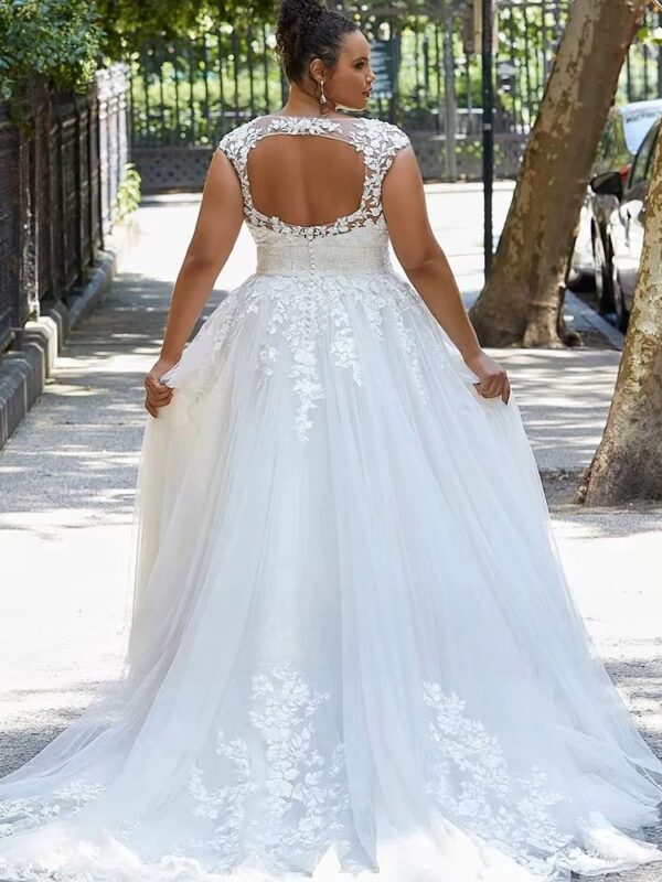 Customized Wedding Dresses Plus Size V-Neck Cap Sleeves Backless Bride Gowns Applique A-Line Sweep Train Tulle Vestido De Noiva - obrazek 2