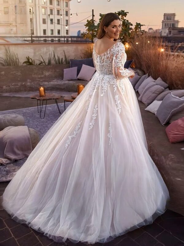 Customized V-Neck Wedding Dresses Plus Size Long Sleeves Lace Tulle Bridal Gowns Appliques Sweep Train A-Line Vestidos De Novia - obrazek 2