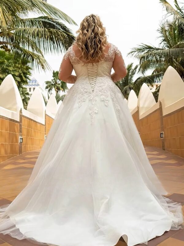 Elegant Wedding Dresses Plus Size 2023 V-Neck Full Sleeves Lace Up Long Bride Gowns Tulle A-Line Sweep Train Vestido De Noiva - obrazek 2