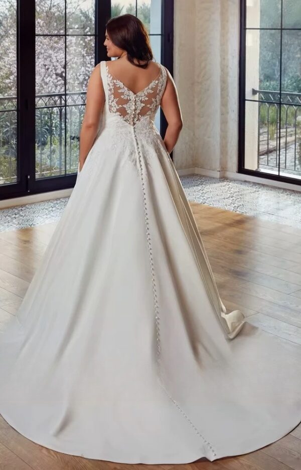 Classic V Neck Wedding Dresses Plus Size A-Line Bride Gowns Appliques Sleeveless Back Button Sweep Train Vestido De PSL980021 - obrazek 2