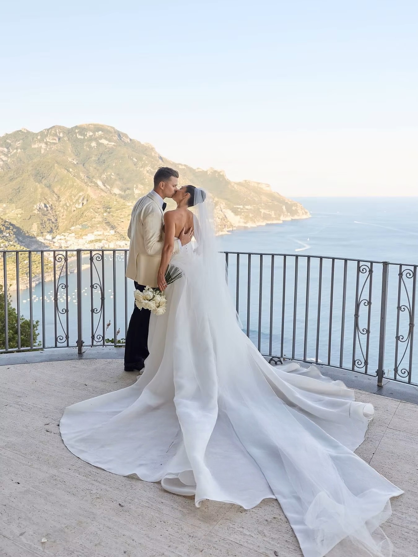 SoDigne A-line Organza Wedding Dress Strapless Sleeveless Long Bride Dresses Elegant Bridal Gowns Robe De Mairee Customized 2 SoDigne A-line Organza Wedding Dress Strapless Sleeveless Long Bride Dresses Elegant Bridal Gowns Robe De Mairee Customized - obrazek 2
