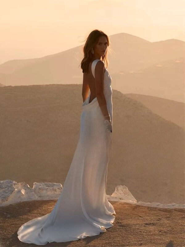 Modern Mermaid Wedding Dresses Women 2025 Boat Neck Sleeveless Open Back Sweep Train Bridal Gown Vestido De Noiva Customized - obrazek 2