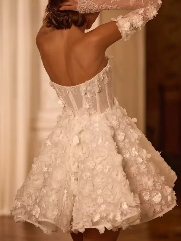 Luxury Lace Appliques Mini Wedding Dress Pleated 3D Flowers Strapless Bride Dresses Sexy Open Back Short Ball Gowns Customized 2 Luxury Lace Appliques Mini Wedding Dress Pleated 3D Flowers Strapless Bride Dresses Sexy Open Back Short Ball Gowns Customized - obrazek 2