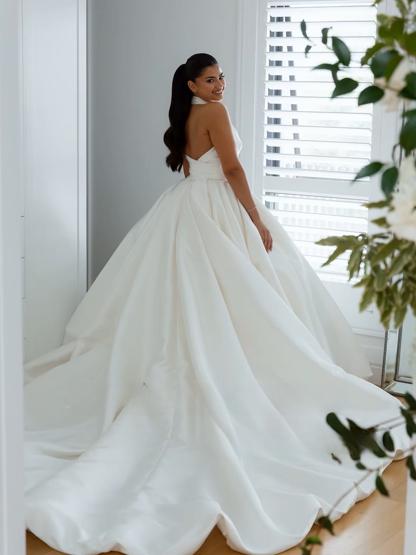SoDigne A-line Satin Simple Wedding Dresses Sleeveless Halter Bridal Dress Long Wedding Gown Robe De Mairee Customized 2 SoDigne A-line Satin Simple Wedding Dresses Sleeveless Halter Bridal Dress Long Wedding Gown Robe De Mairee Customized - obrazek 2